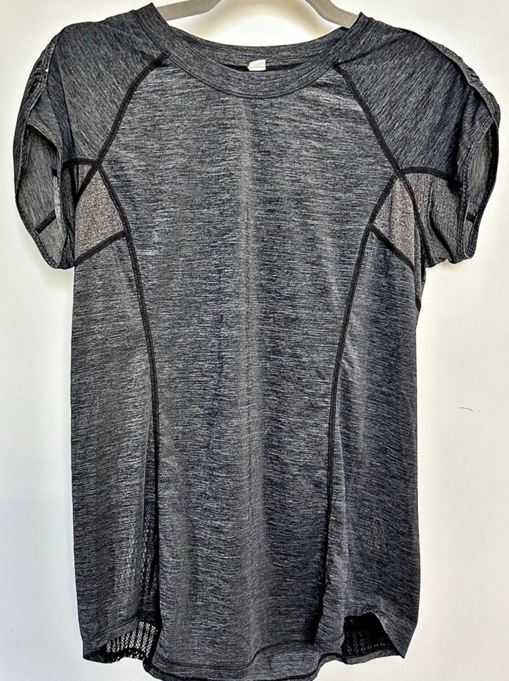 lululemon Women's Athletic Tee in Gray & Black Size 8 Like New